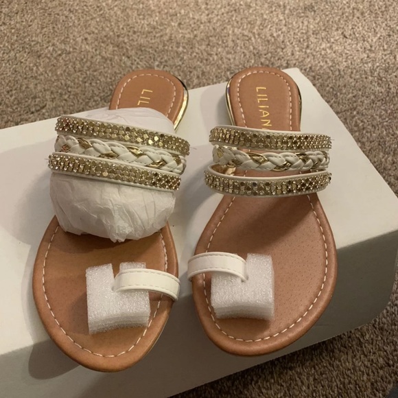 ❌SOLD❌White and Gold flat sandals - Picture 2 of 3